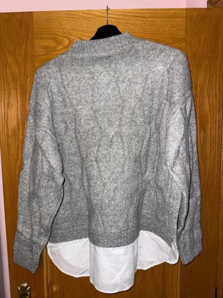 Jersey gris con camisa blanca Talla L