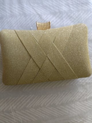 Bolso de fiesta dorado con cadena