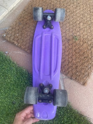 Monopatín morado
