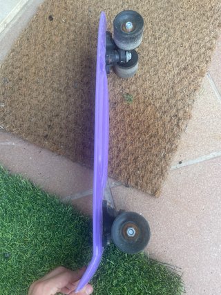 Monopatín morado