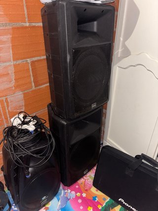 SE VENDE EQUIPO DE SONIDO DJ