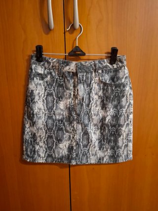 Falda vaquera estampado serpiente