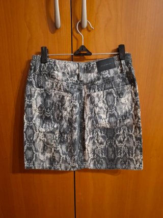 Falda vaquera estampado serpiente