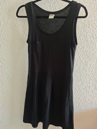 Vestido negro sin mangas