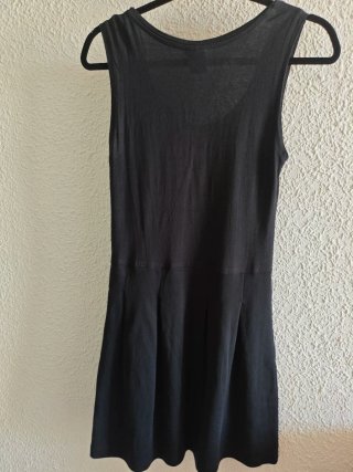 Vestido negro sin mangas