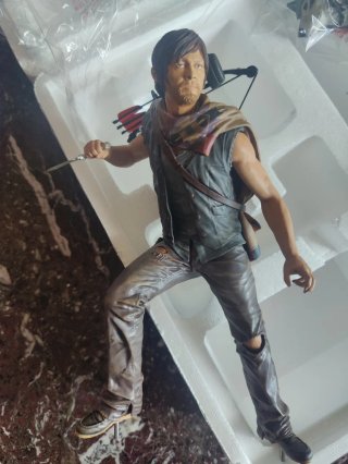 Statua Daryl Dixon with wolves Limited Edition TWD