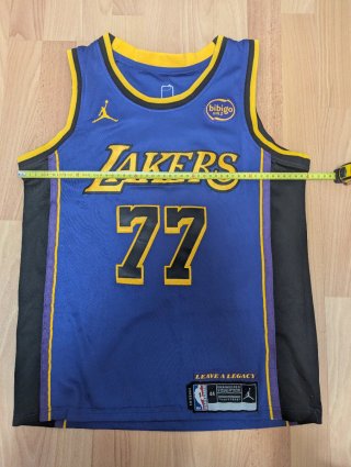 Camiseta NBA Los Ángeles Lakers Doncic 77 Talla M