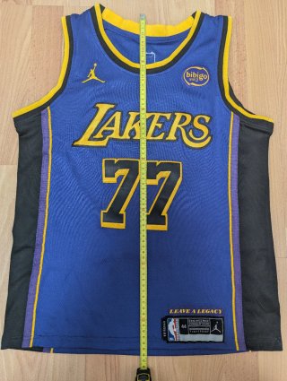 Camiseta NBA Los Ángeles Lakers Doncic 77 Talla M