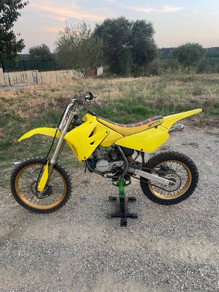Suzuki RM 85 Motocross Dorada