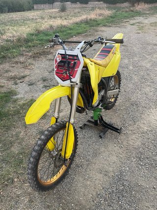 Suzuki RM 85 Motocross Dorada