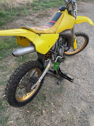Suzuki RM 85 Motocross Dorada