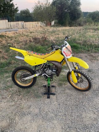 Suzuki RM 85 Motocross Dorada