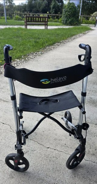 Andador con asiento y ruedas