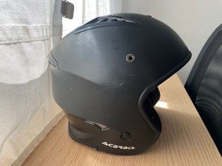 Casco de moto negro