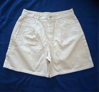 Pantalón corto de tela vaquera beige