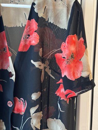 Camisa transparente estampado flores japonesas