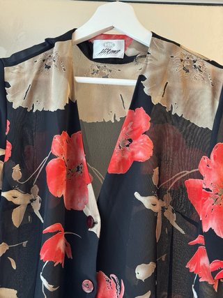 Camisa transparente estampado flores japonesas