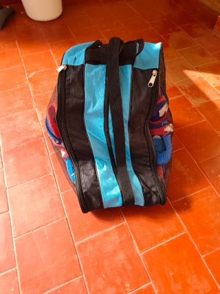 Conjunto patines, bolsa + protecciónes y casco