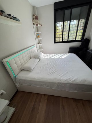 Cama Matrimonio 2x2 y estantes usado por 3 meses