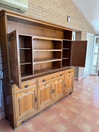 Librería antigua de madera
