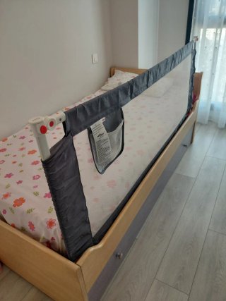 Barrera de seguridad para cama infantil