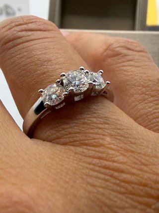 Anello Trilogy Moissanite Diamanti