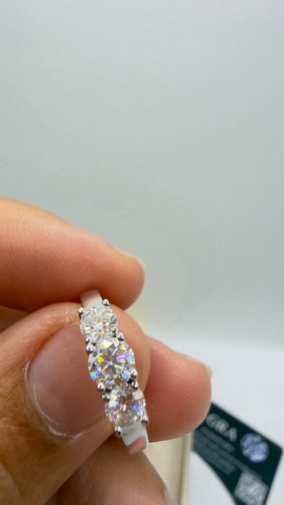 Anello Trilogy Moissanite Diamanti
