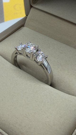 Anello Trilogy Moissanite Diamanti