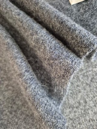 Pañuelo de lana gris