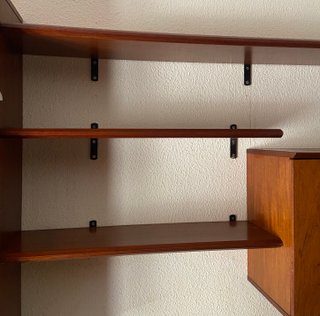 Tres estanterías de madera