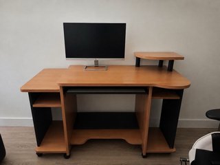 Escritorio madera y metal con ruedas