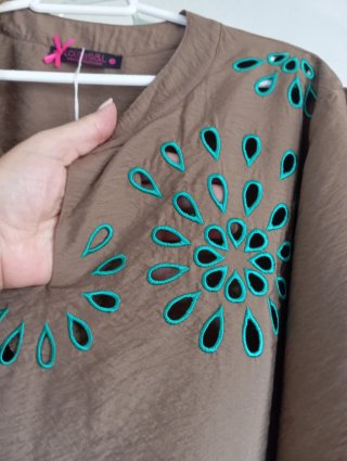Blusa Lolitas&L marrón bordados verdes talla L