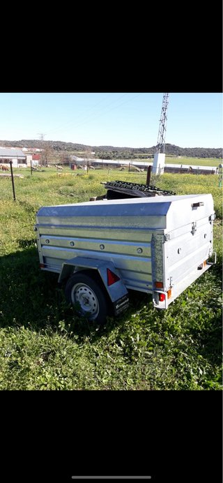 Remolque cerrado coche