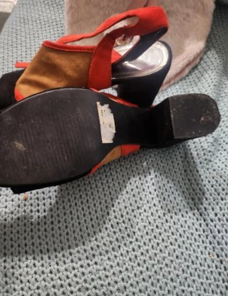 Sandalias de tacón con tiras