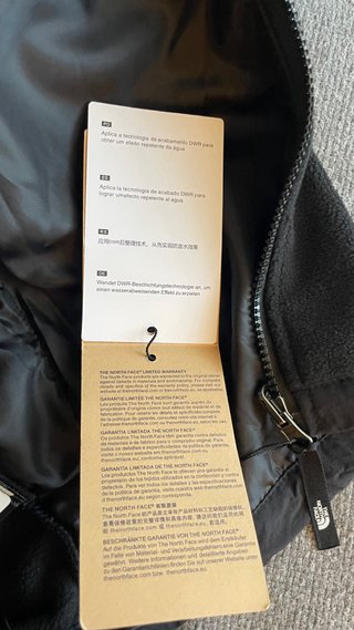 The North Face Denali / Chaqueta negra con capucha
