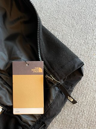 The North Face Denali / Chaqueta negra con capucha