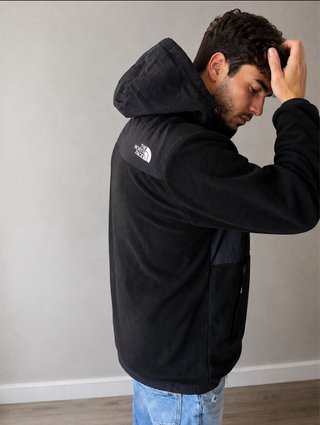 The North Face Denali / Chaqueta negra con capucha