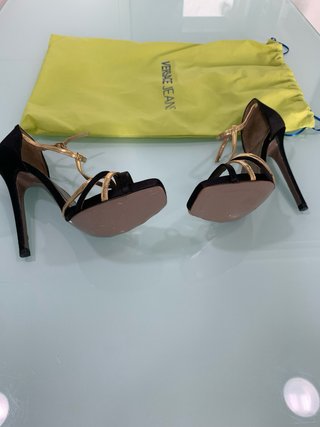 Sandalias Versace Tacón Negro y Dorado