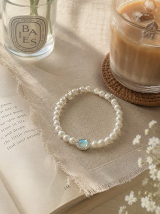 Pulsera de perlas con centro de circonita