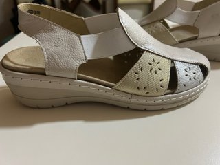 Sandalias Beige, Doradas y Plateadas Talla 37