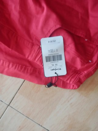 Pantalón corto rojo