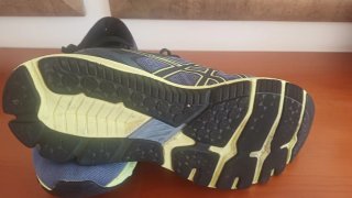 Zapatillas Asics Azules y Amarillas