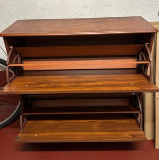 Zapatero de madera con espejo