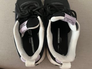 Zapatillas Reebok Running Negras y Blancas