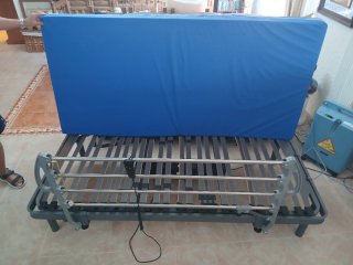 Cama articulada hospitalaria