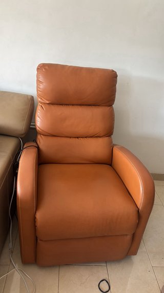 Sillón reclinable de piel marrón