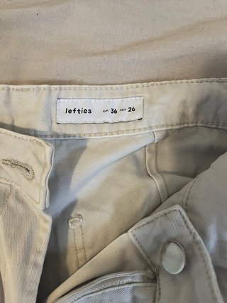 Pantalones cargo beige y verde