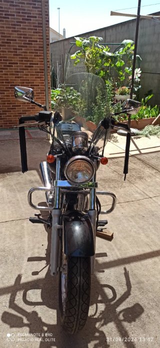 Suzuki GZ 250 Cruiser Negra