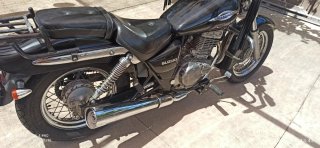 Suzuki GZ 250 Cruiser Negra