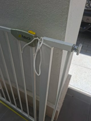Barrera de seguridad blanca con extensión